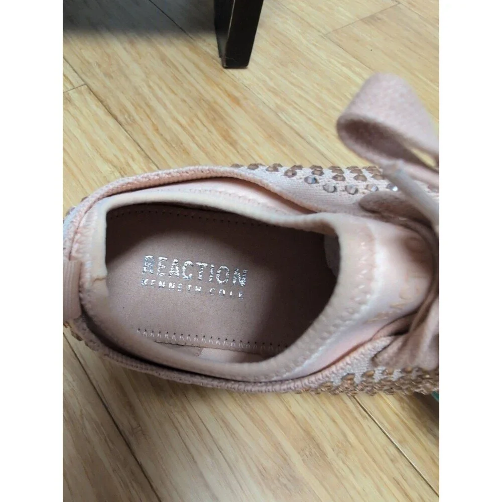 NIB Kenneth Cole Reaction Cameron Jewel Lace Up Sneakers Peach Size 5.5